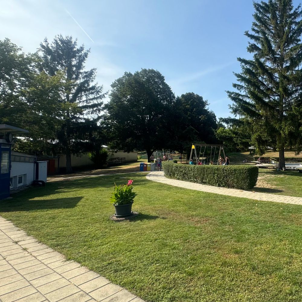 Sonnenwaldbad 16 liegewiese freibad donnerskirchen